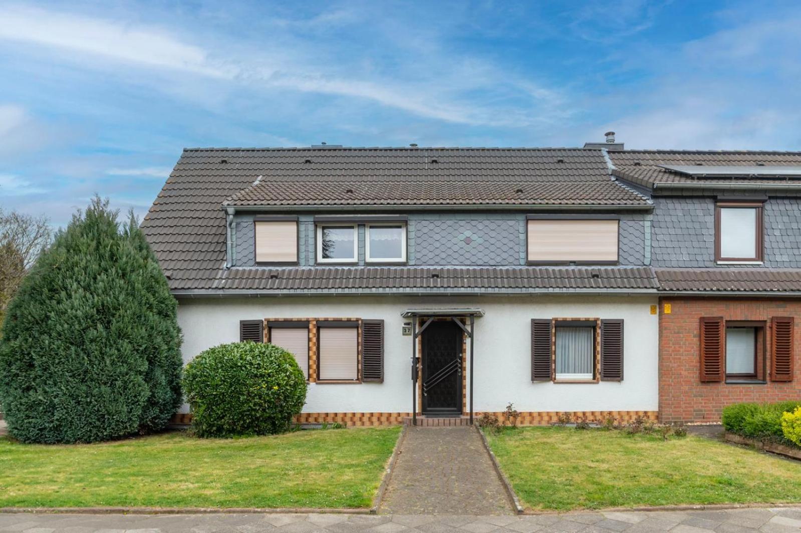 Cozy Villa With Garden, Balcony And Parking Area In Duesseldorf Экстерьер фото